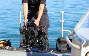4JOES31_CUSTOMS_UNDERWATER_SMUGGLING2_JPG