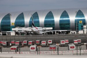 Flights-temporarily-suspended-at-Dubai-International-Airport--1200x800