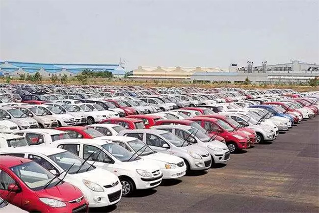 Govt-to-lift-vehicle-import-ban-next-year-passing-a-law-on-automobile-standards