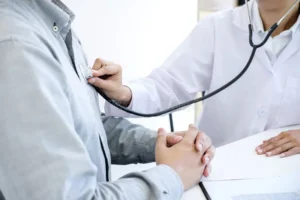female-doctor-checking-heart-beat-patient-recommend-treatment-methods-how-to-use-medicine-female-doctor-checking-heart-118937615
