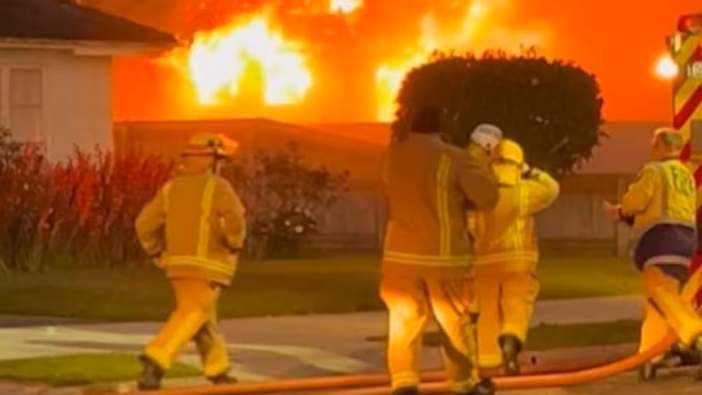 fire-crews-responding-to-a-house-blaze-in-bridge-st-whakatan-S4UKZZQM25CJLF4DFKPCZTT6ZA