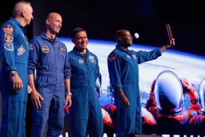 1781055499-Artemis-III-crew_L