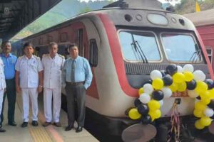 1781941912-train_L