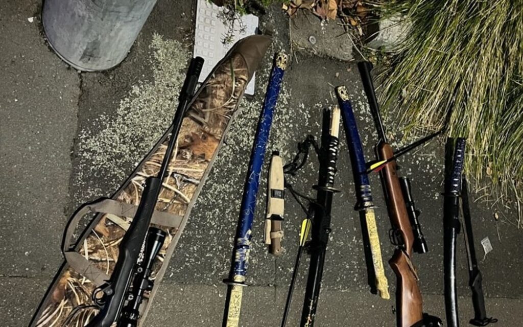 4JN4DDM_Crossbow_police_2_jpeg