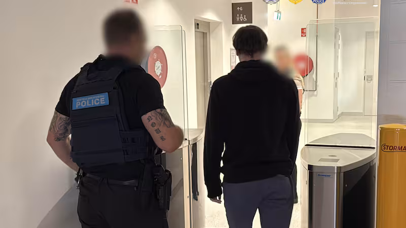 australian-border-force-abf-officers-stopped-the-man-24-for-24GZIMY54NFQHLTHTUK5XKJUZQ