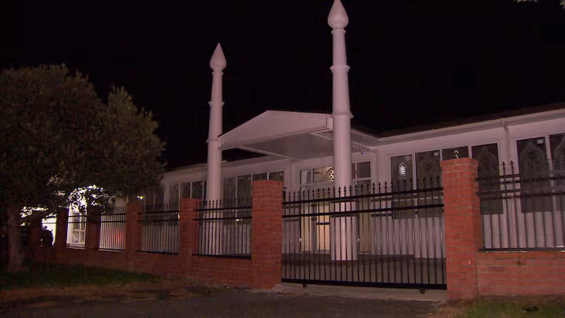 police-were-called-to-masjid-as-salam-on-akatea-road-glenden-DE3M6FDSDRDGDLJJR2WQUXOEZ4