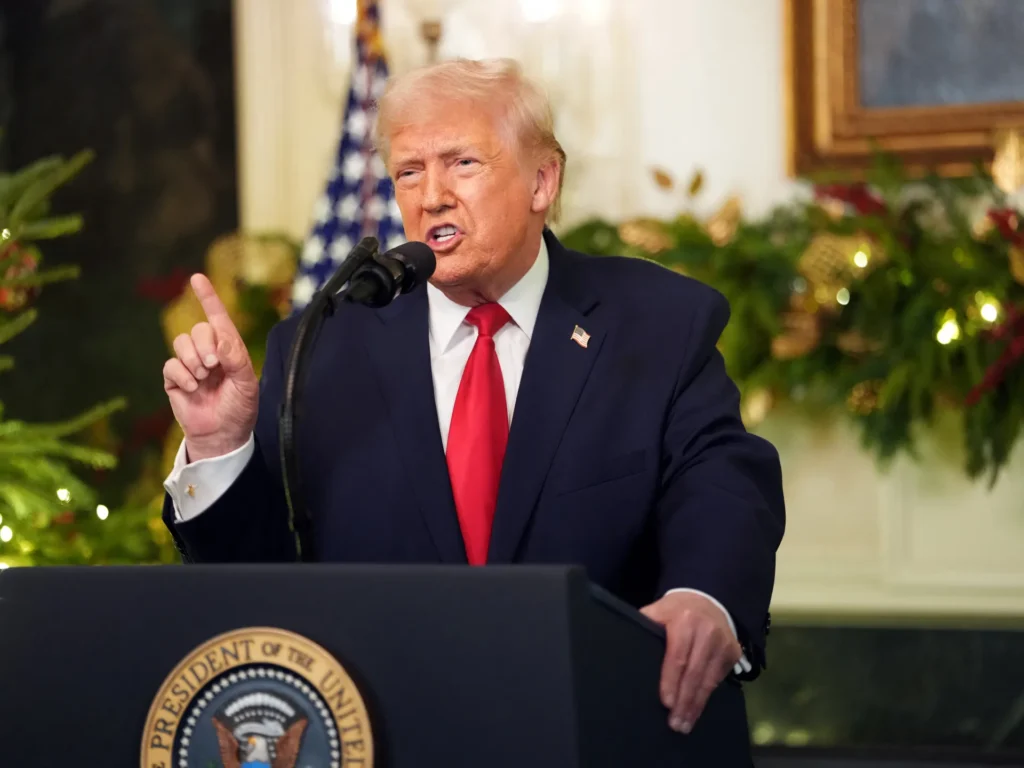 2025-12-18T022330Z_1231483362_RC2QIIA731CX_RTRMADP_3_USA-TRUMP-1766045018