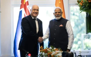 4JLNQK7_110726NZHDPMODI16_jpg