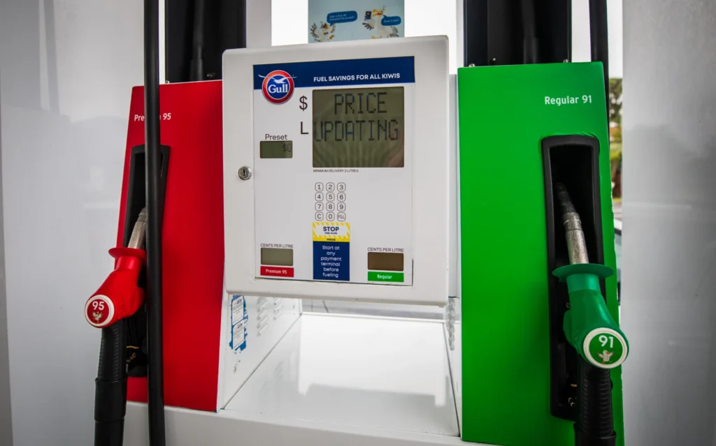 4JRT0X7_Petrol_prices_3_jpg