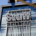 ප්‍රවෘත්ති වෙබ් අඩවියක් වන ‘ස්ටෆ්’ (Stuff) හි කර්තෘ මණ්ඩල රැකියා අටක් අනතුරක