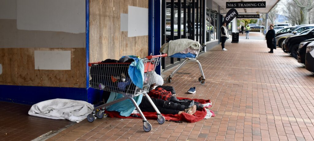 A-pair-of-rough-sleepers-on-Rotorua_s-Pukuatua-Street