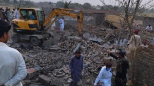 Pakistan_Suicide_Attack_1_748