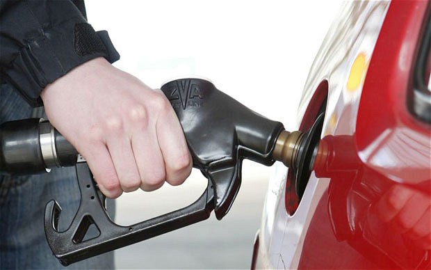 how-to-safely-refuel-your-car-with-petrol-hero
