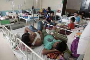 patients-suffering-dengue-fever-share-beds-government-440nw-10337617f