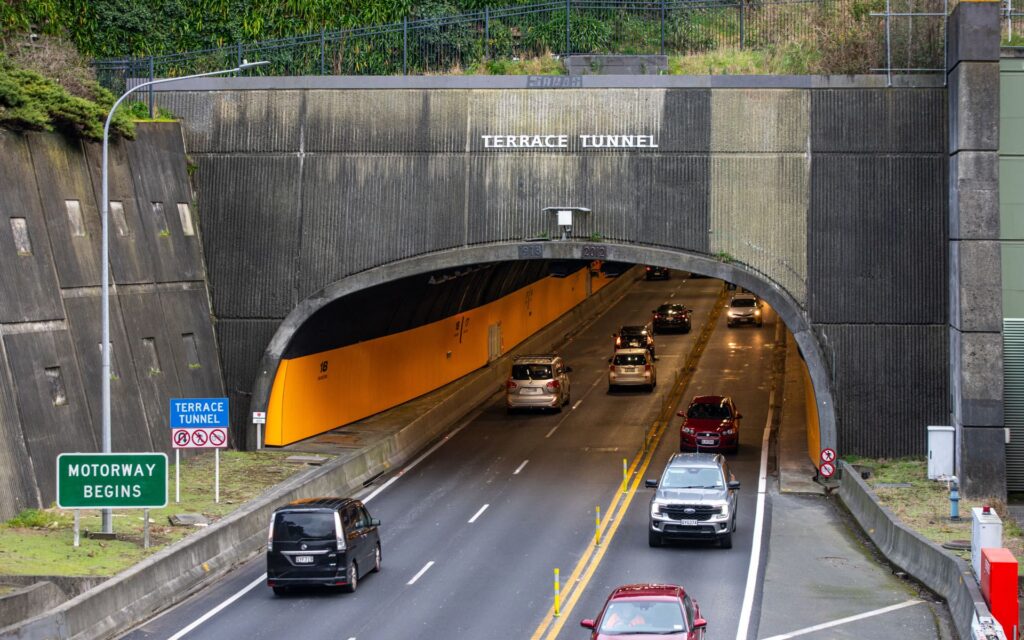 4JJYBN4_Wellington_City_Motorway_1_jpg