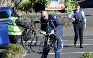 4JKDMGO_Police_incident_Manukau_Rd_Epsom9_jpg