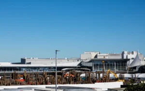 4LN7SQL_Auck_Airport_1_jpg