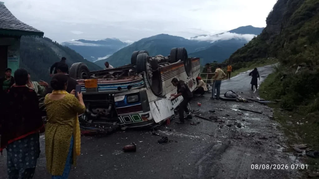 h6086mf_himachal-road-accident_625x300_08_August_26
