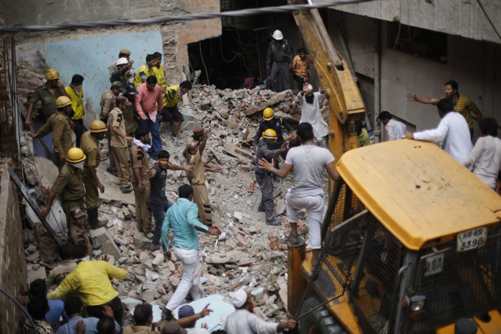 140708112606-india-building-collapse-7