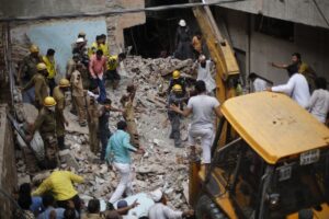 140708112606-india-building-collapse-7